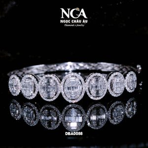 Vòng tay kim cương kết emerald oval viền tấm DBA0088